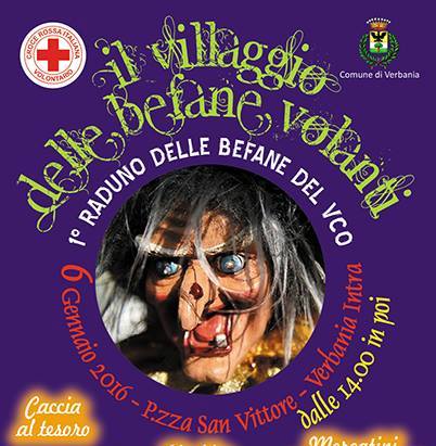 Intra, le "Befane volanti" scendono dal campanile di San Vittore