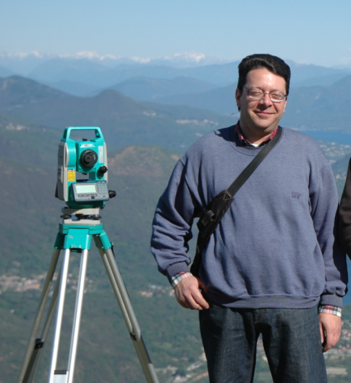 Geometra stroncato a 42 anni da un tumore