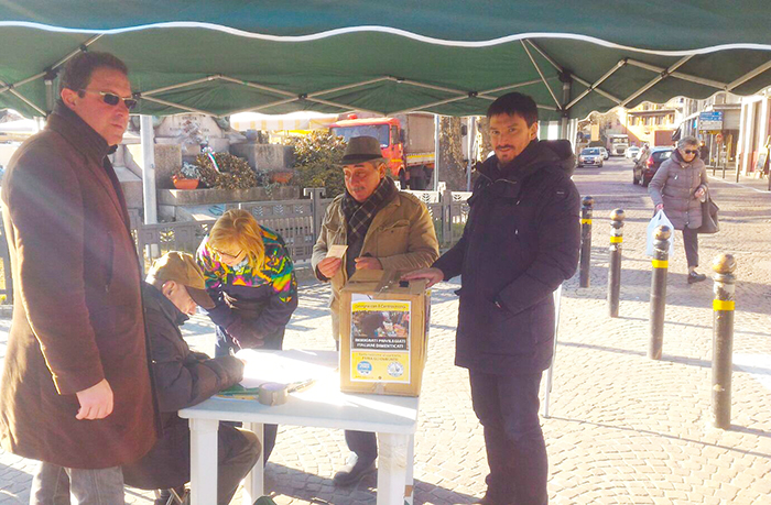 Omegna: raccolta firme di Lega Nord e Fratelli d’Italia per limitare il numero dei profughi in città