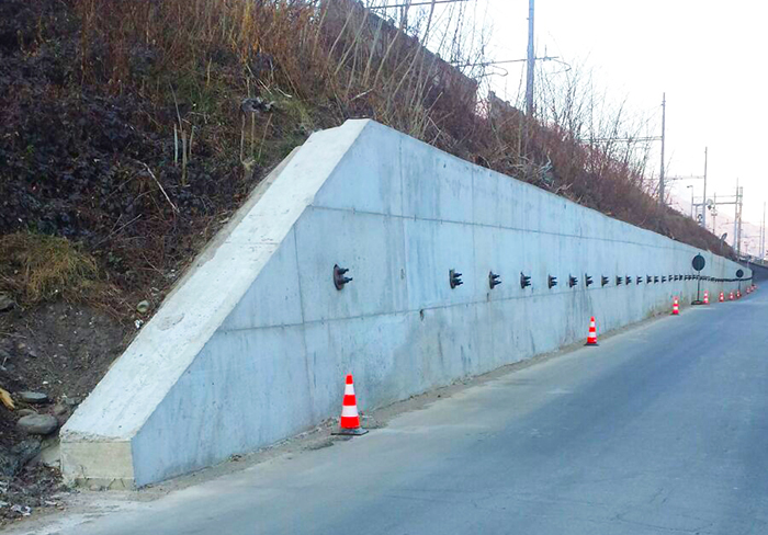 Villa: discussioni in consiglio per il muro di contenimento in via Toce. Videointerviste