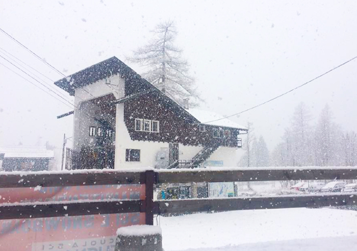 Fiocca! Nevica in montagna, qualche goccia di pioggia in pianura. Alle 19 il picco
