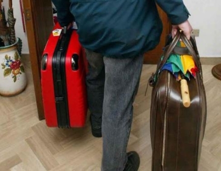 Giovane coppia sfrattata perde i figli: "perché nessuno fa niente?"
