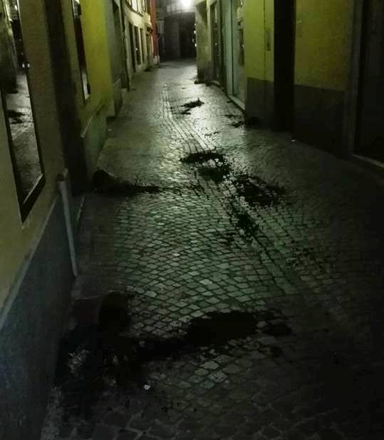 I soliti vandali in via San Fabiano: i commercianti non ne possono più