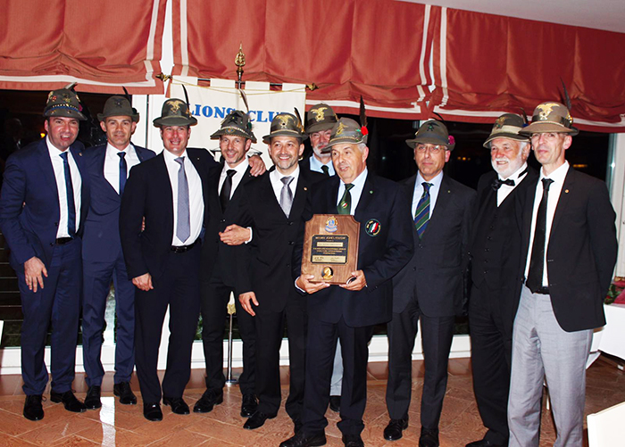 E' Aurelio Sciaraffa il nuovo presidente dei Lions. Omaggiati gli alpini domesi