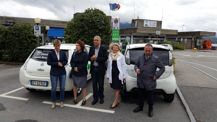 L’auto elettrica si noleggia in piazza (foto)