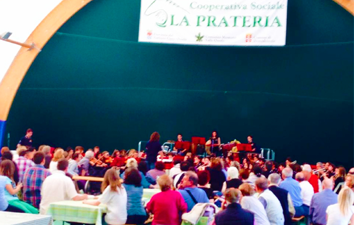 Prateria, si mangia e si balla. Via alla 21^ Festa. Domenica i tornei di volley e tennis