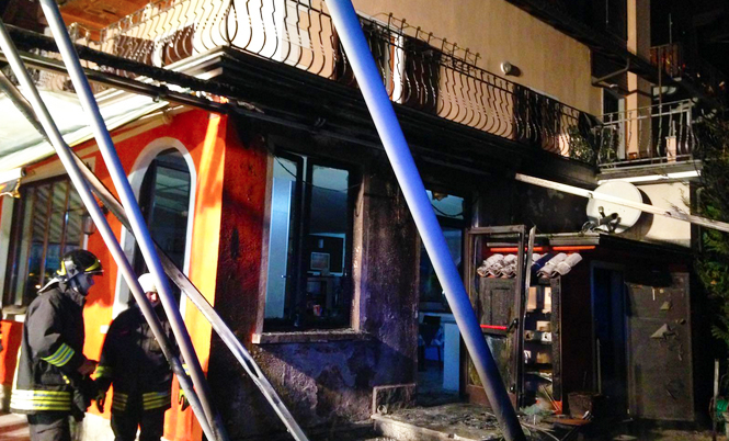 Brucia la pizzeria “La Ruota” di Duogno, probabilmente è un incendio doloso. Fotogallery