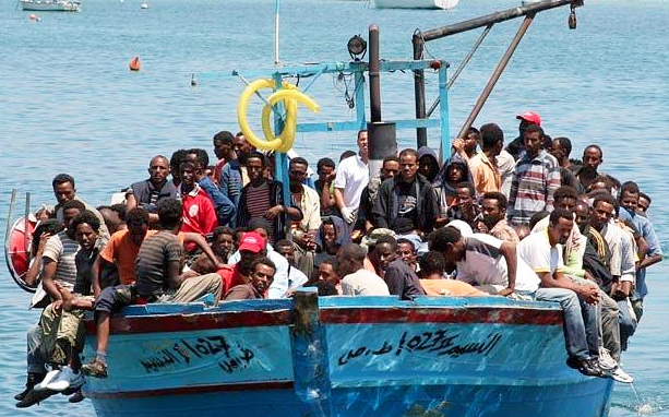 Volantini a Vogogna per manifestare dissenso alla riunione sui migranti: “Ne arrivano altri 20”. Borghi: “Non sfuggo ai problemi”