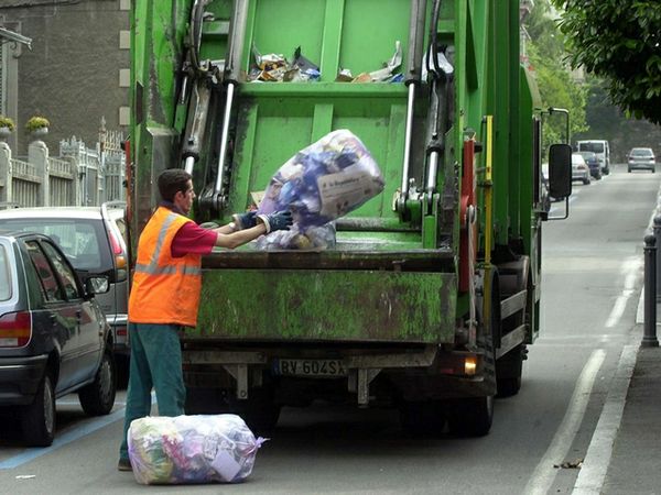 Raccolta rifiuti, domani scioperano gli addetti di ConSerVco 