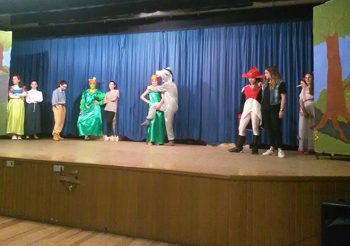 I ragazzi del Liceo delle Scienze Umane Rosmini portano in scena Shrek. Fotogallery