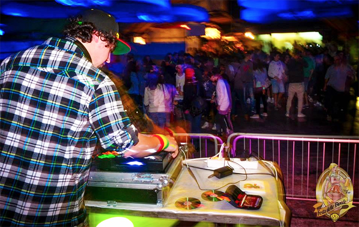 Torna la “Festa delle bionde” con tante esibizioni musicali live, calcetto e beach volley