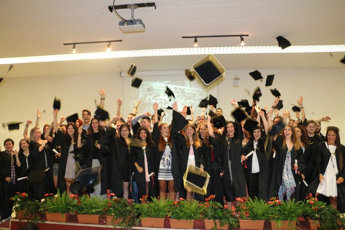 Il Ferrini-Franzosini festeggia i suoi “maturi”: 7 studentesse diplomate con 100/100 (foto)