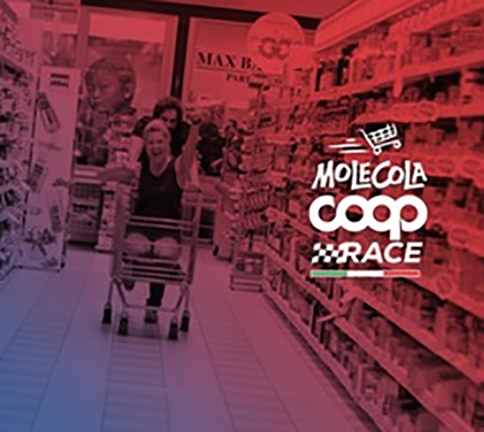 Sabato corsa con i carrelli della spesa all'Ipercoop di Crevola 