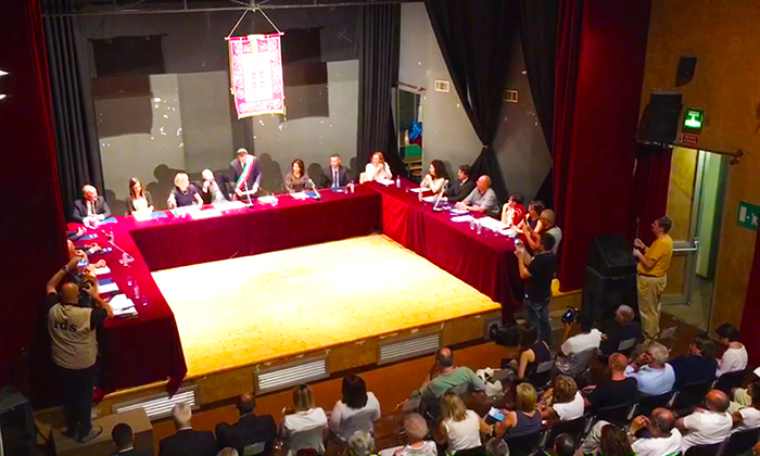 Primo consiglio a Domo: Pizzi giura, Tandurella vicesindaco, Valentini presidente. Video