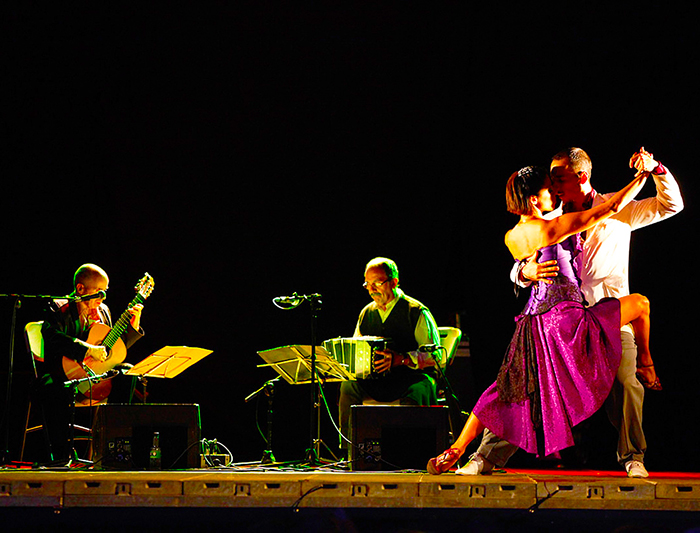 Spettacolo di tango a Villa Giulia: sul palco artisti spagnoli e argentini