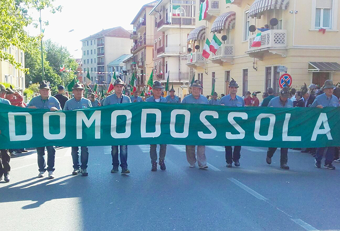 Centinaia di alpini ossolani e del Vco sfilano ad Asti all'Adunata nazionale. Fotogallery
