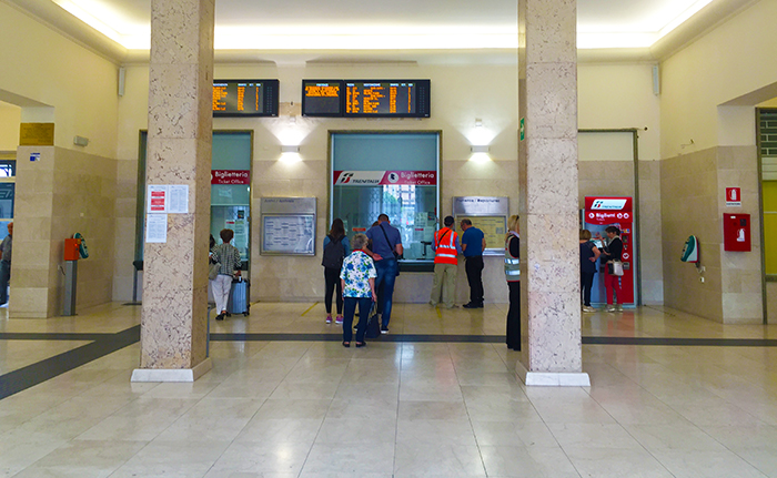 Fermato sul treno lo portano al San Biagio: gli trovano 900 grammi di coca negli ovuli ingoiati