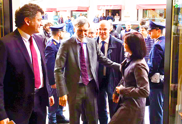 Il ministro Delrio visita Domo2 e promette investimenti: “Accesso per la Svizzera attrezzato per i treni del futuro”