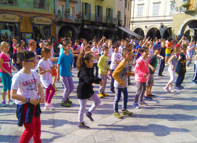 Un successo la 5^ edizione di “Domo città del gioco” mille bambini in piazza. Foto