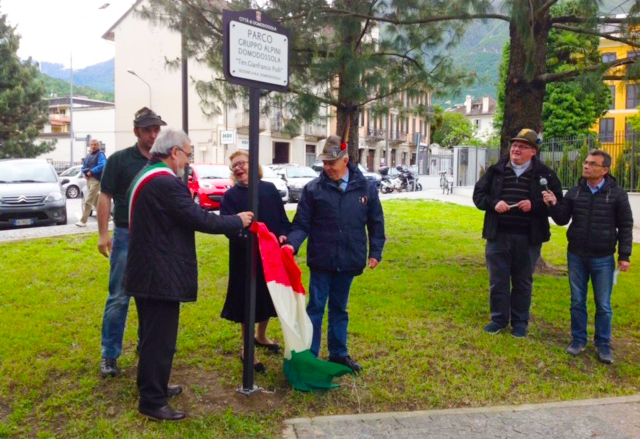 Dedicato al Gruppo Alpini di Domodossola " Ten. Gianfranco Polli" il nuovo parchetto. Video e foto