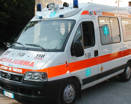 Scontro tra tre auto sulla statale: 5 feriti