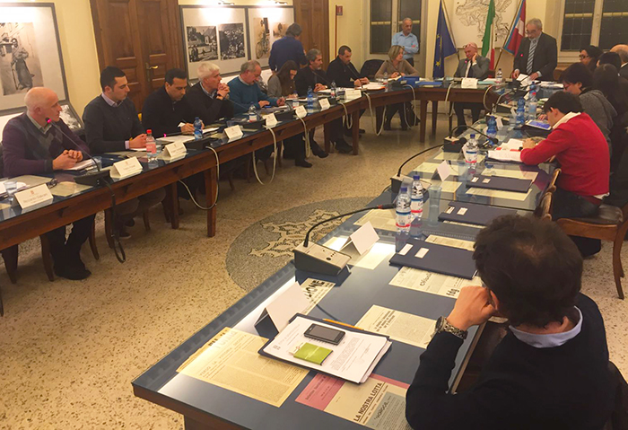 Moschea, migranti e topi alle Terezin. Giovedì a Domo un consiglio comunale “pre elettorale”