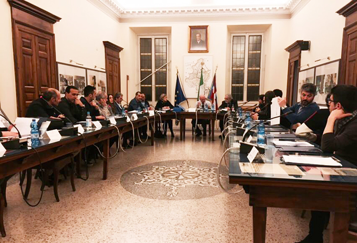 Assenti tre consiglieri di maggioranza, rinviato il consiglio comunale domese
