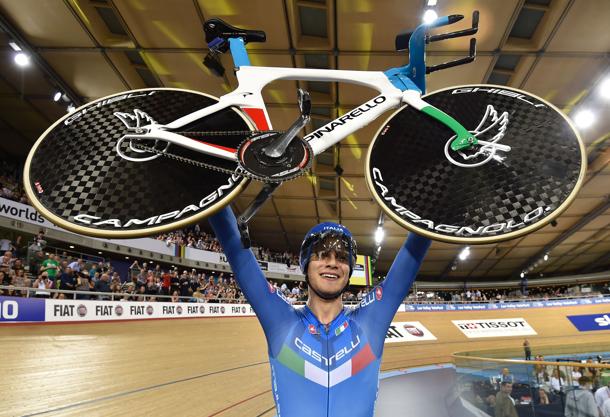 Ganna come Moser: dopo 40 anni il titolo mondiale torna in Italia