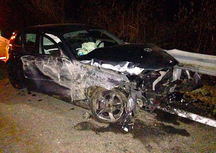 Incidente in Vigezzo, sbatte sul viadotto e distrugge la Bmw. Fotogallery