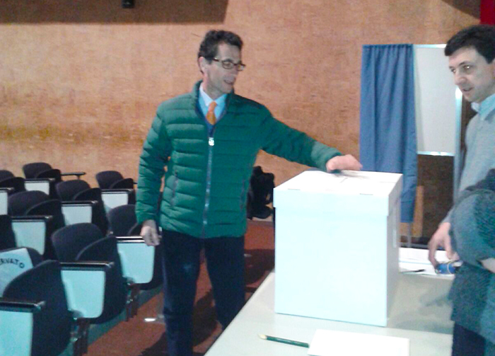 Primarie del Pd, hanno votato 1160 persone. Via all ospoglie delle schede, ottimismo dei "cattriniani"