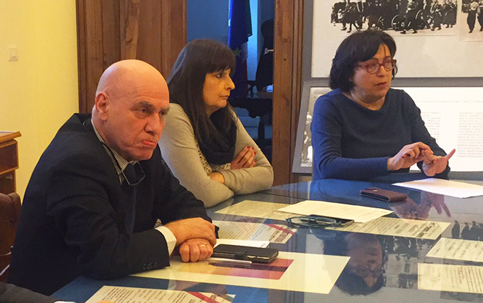 A poche ore dal voto delle Primarie del Pd si alzano i toni del dibattito. Forti critiche a Lux e Delbarba: “Solo per i posti”. Video