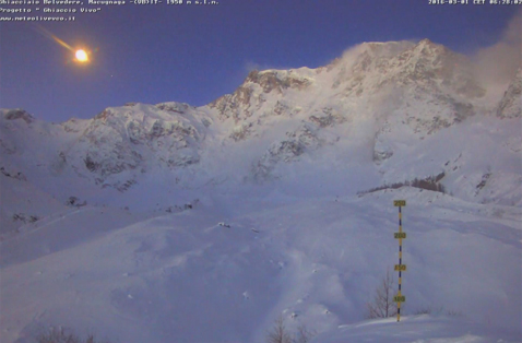 Palla di fuoco nel cielo oltre il Monte Rosa. Un Ufo? Un meteorite? Video