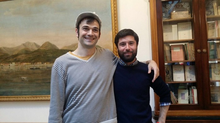 Giovani imprenditori controcorrente: l’antico caffè di Pallanza torna a vivere con i libri (foto e video)