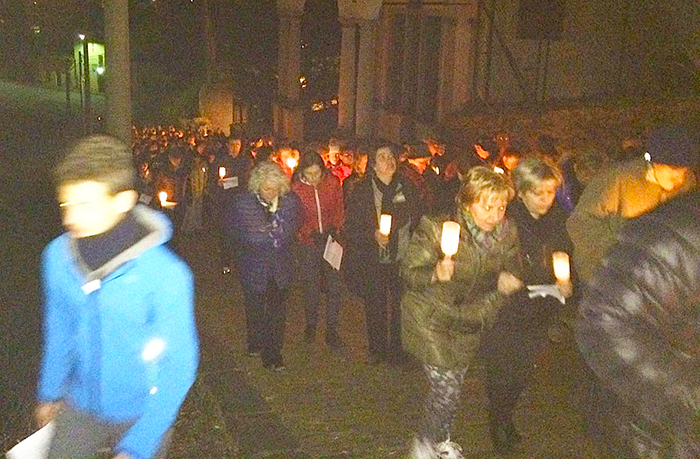 Domo: in centinaia alla via Crucis al Calvario. Video e fotogallery