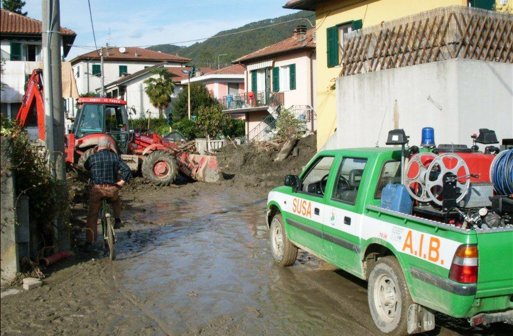 Gli Aib del Vco in missione a Ceva per aiutare gli alluvionati
