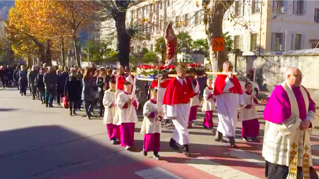Processione a Domo con la statua del Sacro Cuore di Gesù per la fine del Giubileo. Video