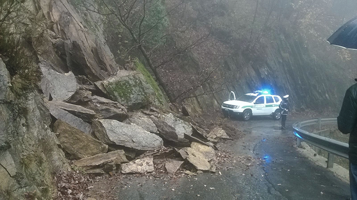 Frana la strada a Cisore