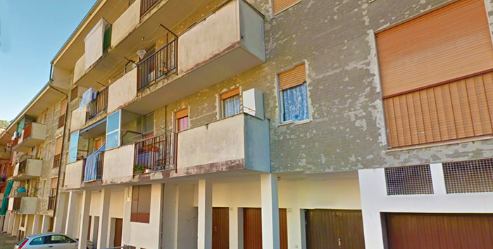 Via l'eternit dalle case popolari di via Moro, e si rifà anche l'intonaco. Mancava da 8 anni