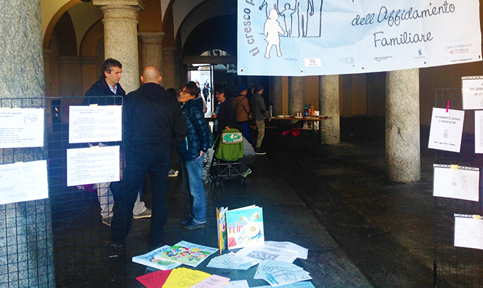 Diffondere la cultura dell'affido. Manifestazione in piazza Mercato. Video e foto