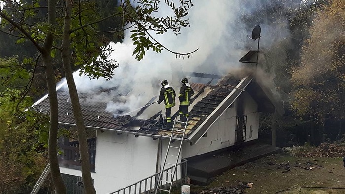 Incendio in Alpe Camasca; danneggiato tetto di una baita