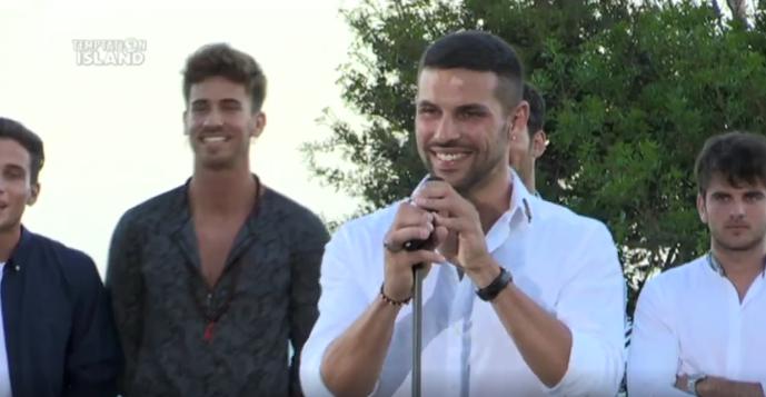 Da Verbania a “Uomini e donne”: studente e modello diventa corteggiatore dalla De Filippi