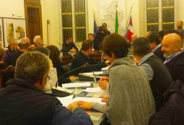 Sinistra per Domo e Sinistra italiana attaccano Pizzi per il Ciss: “Sindaci fatelo ragionare”