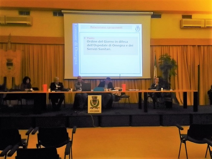 Consiglio comunale “deserto” si accende sul tema della sanità relativa al territorio. (Foto)