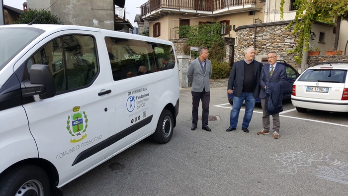 Un nuovo scuolabus e la “casa” delle associazioni: Cossogno è viva (foto)