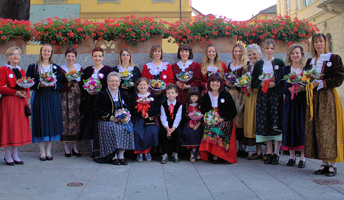 Festa per il gruppo folk Città di Domodossola, che compie 30 anni 