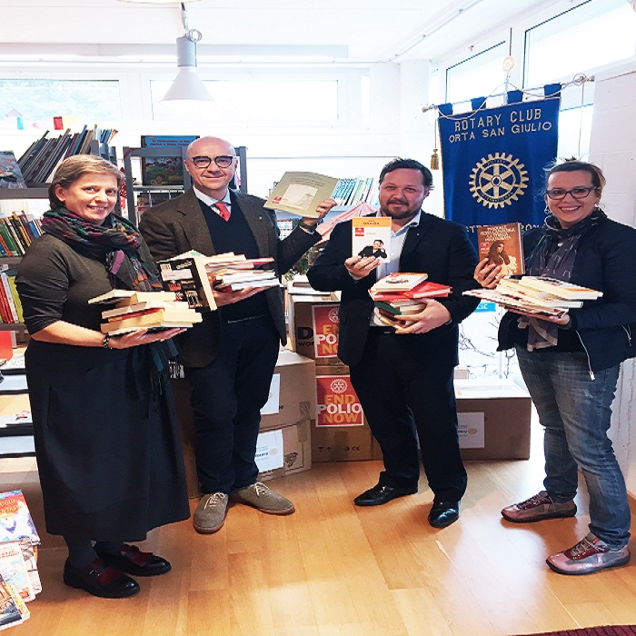 Donati 500 libri alla biblioteca civica dal Rotary Club Orta San Giulio