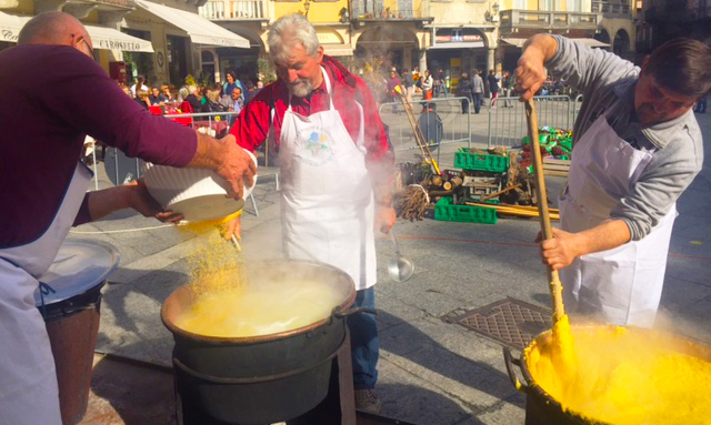 In piazza Mercato domenica “Sapori d’autunno”, cibo e divertimenti per aiutare i terremotati