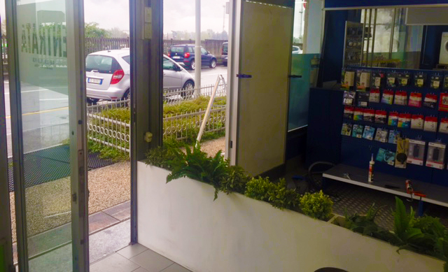Ancora un furto all' Euronics Tuttocasa. Rotta la porta vetri con una mazza