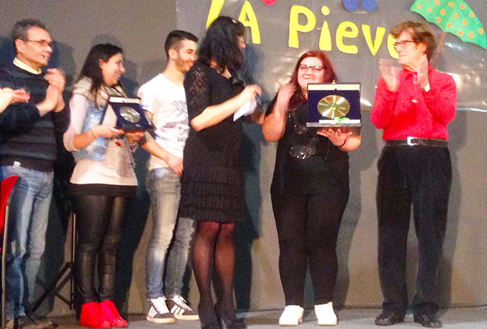 Gremito il teatro Massari per il "Talent show" “Cantando sotto la Pieve”. Video e foto
