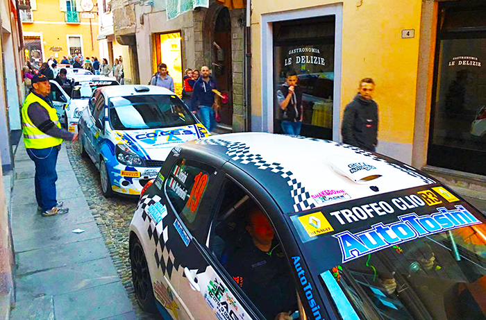 Lo spettacolo delle auto da rally del Borgo domese. Fotogallery e videointerviste